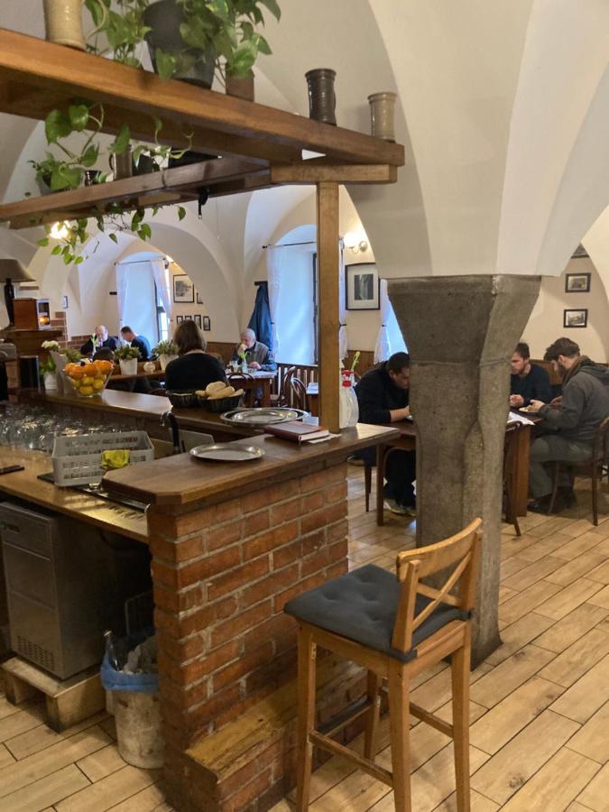 Penzion A Restaurace Modra Ruze Tabor Luaran gambar