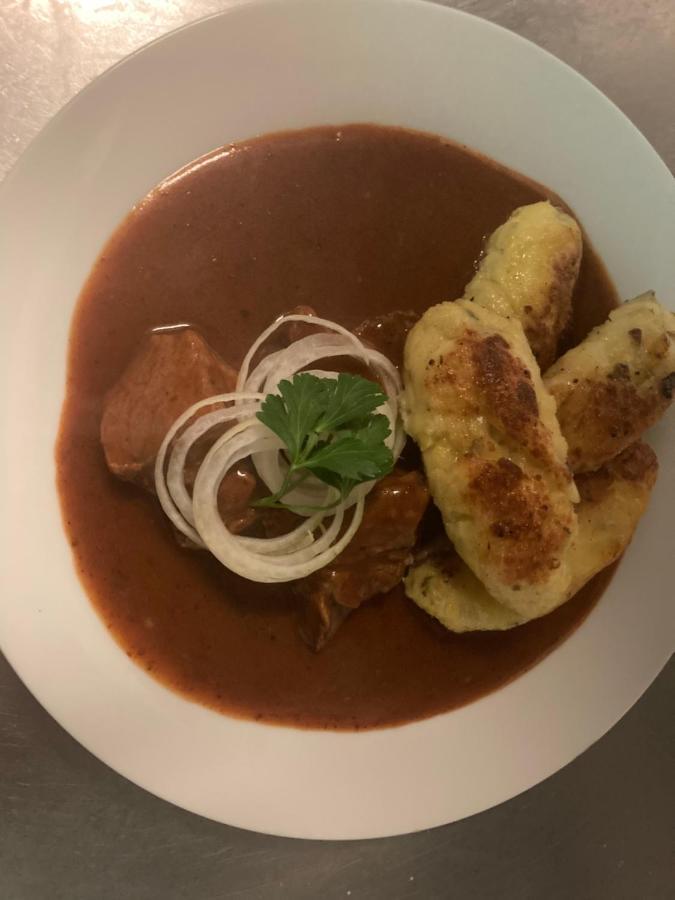 Penzion A Restaurace Modra Ruze Tabor Luaran gambar