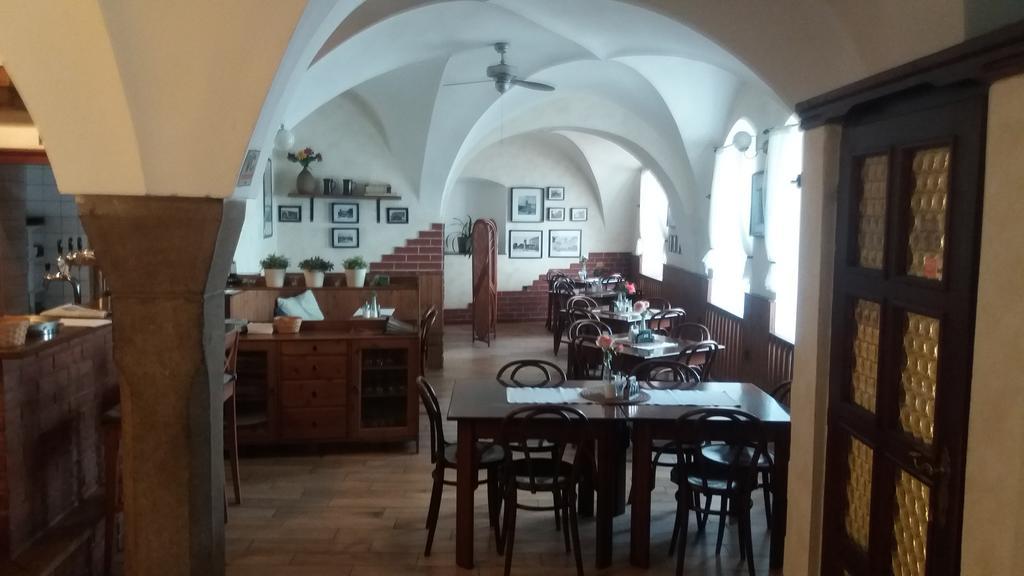 Penzion A Restaurace Modra Ruze Tabor Luaran gambar